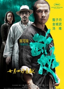 两个美女亲嘴